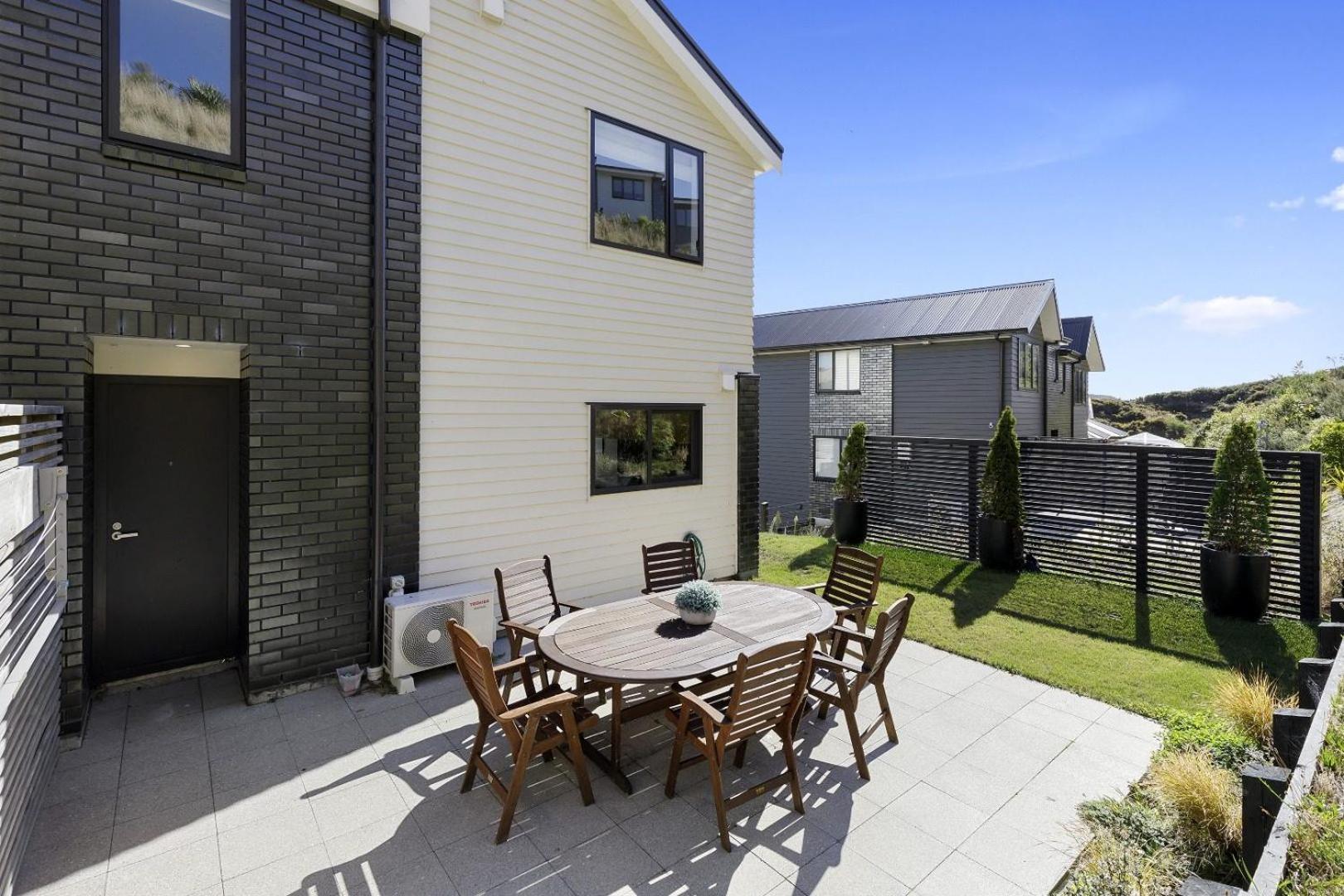 Whitby Townhouse Villa Porirua Esterno foto